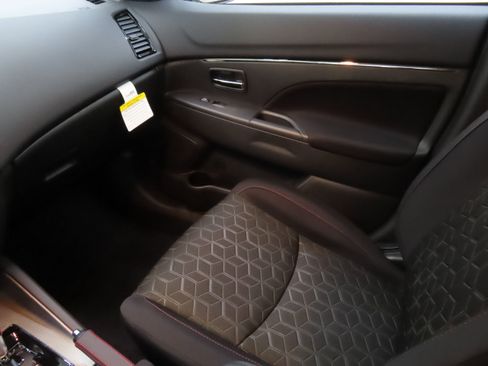 New 2025 Mitsubishi Outlander Sport LE image 18