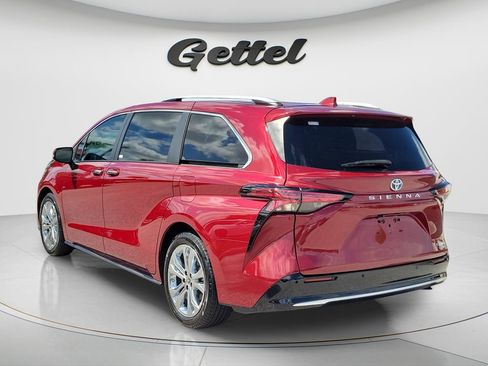 Certified 2023 Toyota Sienna Platinum FWD image 7