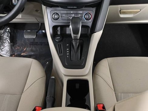 Used 2018 Ford Focus SE w/ SE Appearance Package image 14