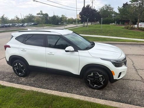 Used 2025 Kia Seltos EX AWD/4WD image 16