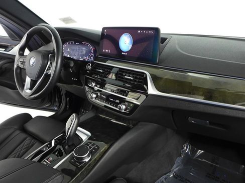Certified 2023 BMW 530e w/ Convenience Package image 13