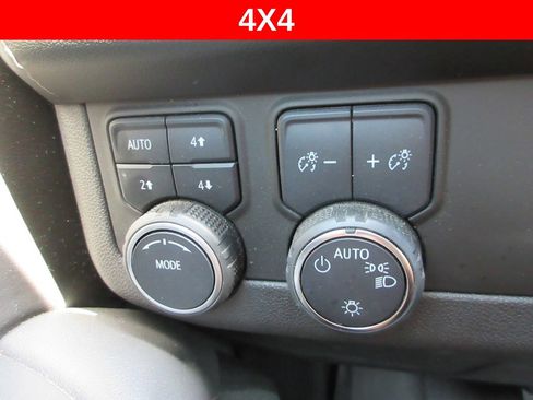 Used 2021 Chevrolet Suburban High Country w/ Premium Package 2 AWD/4WD image 35