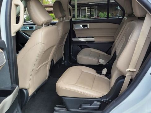 Used 2022 Ford Explorer Limited w/ Equipment Group 301A image 7