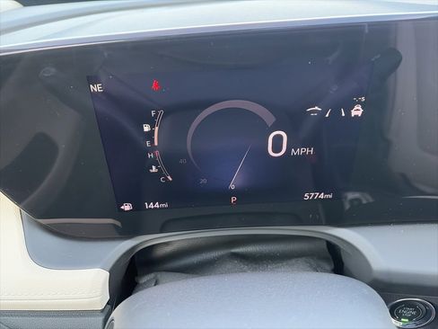 Used 2025 Buick Encore GX Avenir w/ Avenir Technology Package image 16