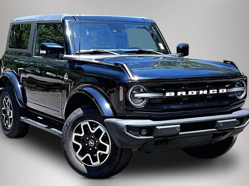 Used 2022 Ford Bronco Outer Banks AWD/4WD image 2