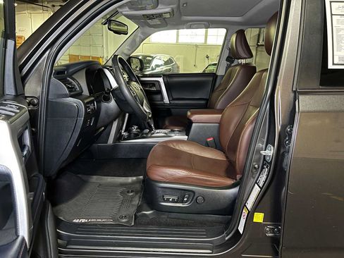 Used 2018 Toyota 4Runner Limited AWD/4WD image 21