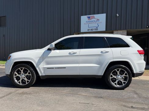 Used 2018 Jeep Grand Cherokee Limited AWD/4WD image 3