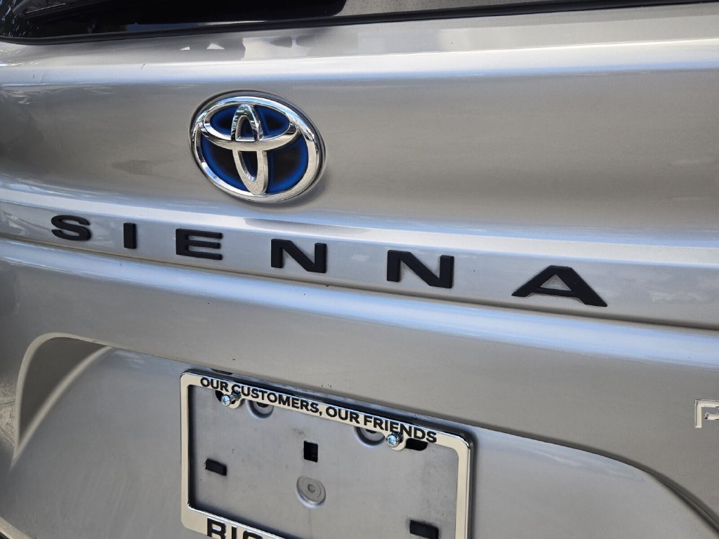 Used 2022 Toyota Sienna XLE FWD image 14