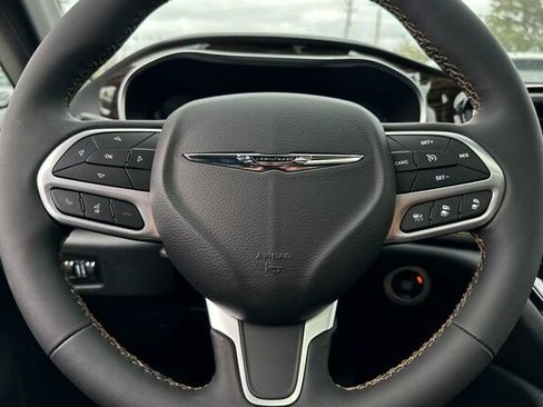 New 2023 Chrysler Pacifica Pinnacle image 24