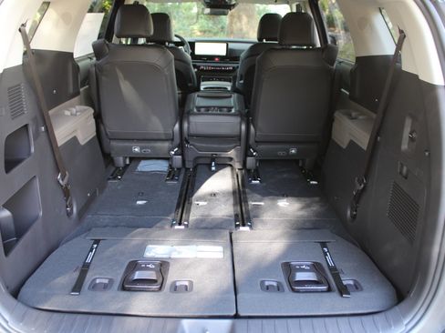 New 2026 Kia Carnival EX FWD image 13