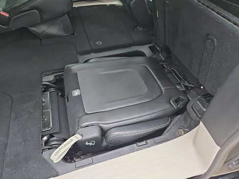 Used 2023 Chrysler Pacifica Touring-L FWD image 81