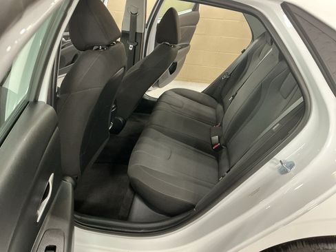 Certified 2025 Hyundai Elantra SE FWD image 13