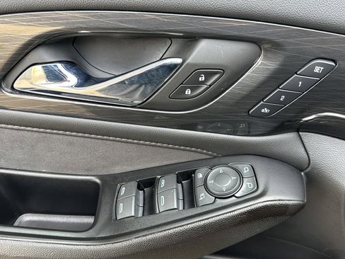 Used 2023 Chevrolet Traverse High Country image 17