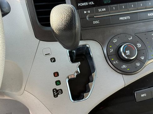Used 2012 Toyota Sienna LE FWD image 26