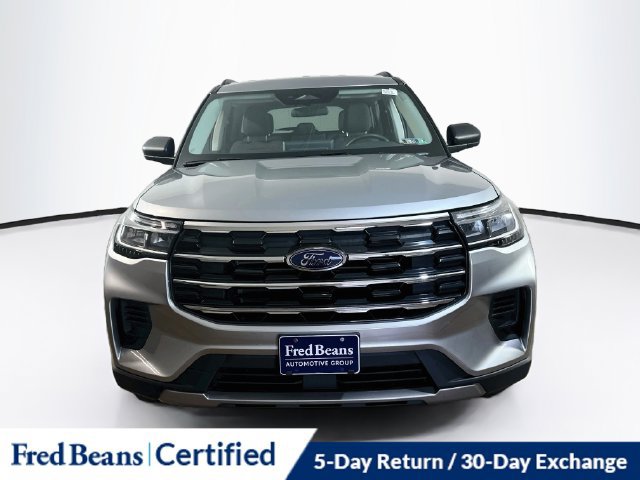 Used 2025 Ford Explorer Active AWD/4WD image 2