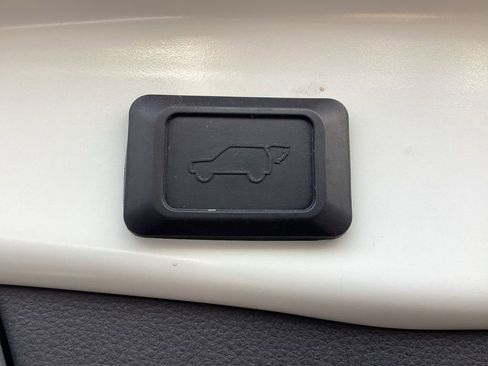 Used 2019 Toyota RAV4 Limited image 13