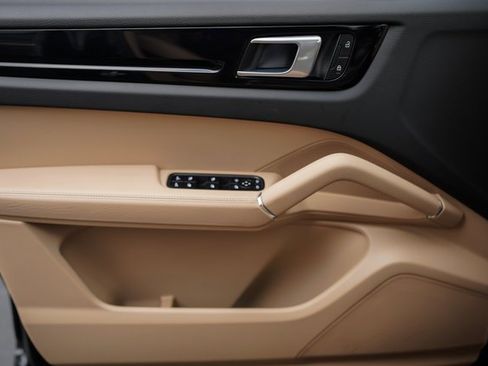 Used 2022 Porsche Cayenne image 30