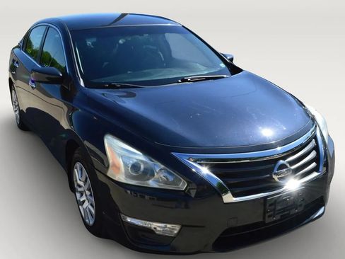 Used 2014 Nissan Altima 2.5 S w/ Display Audio Package FWD image 12