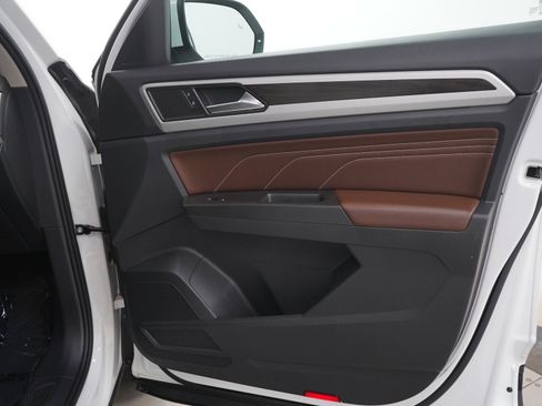 Used 2023 Volkswagen Atlas SE w/ Panoramic Sunroof Package AWD/4WD image 9