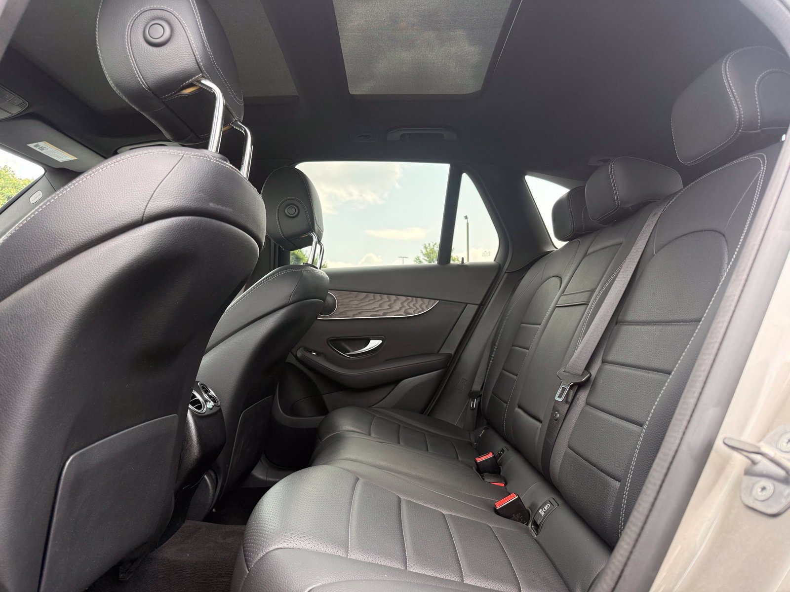 Used 2019 Mercedes-Benz GLC 300 4MATIC w/ Premium Package image 26
