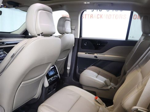 Used 2020 Lincoln Aviator Reserve w/ Equipment Group 201A image 11