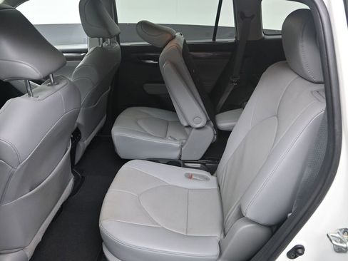 Used 2021 Toyota Highlander Limited image 30