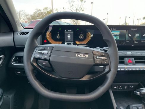 Used 2025 Kia K4 LXS image 27