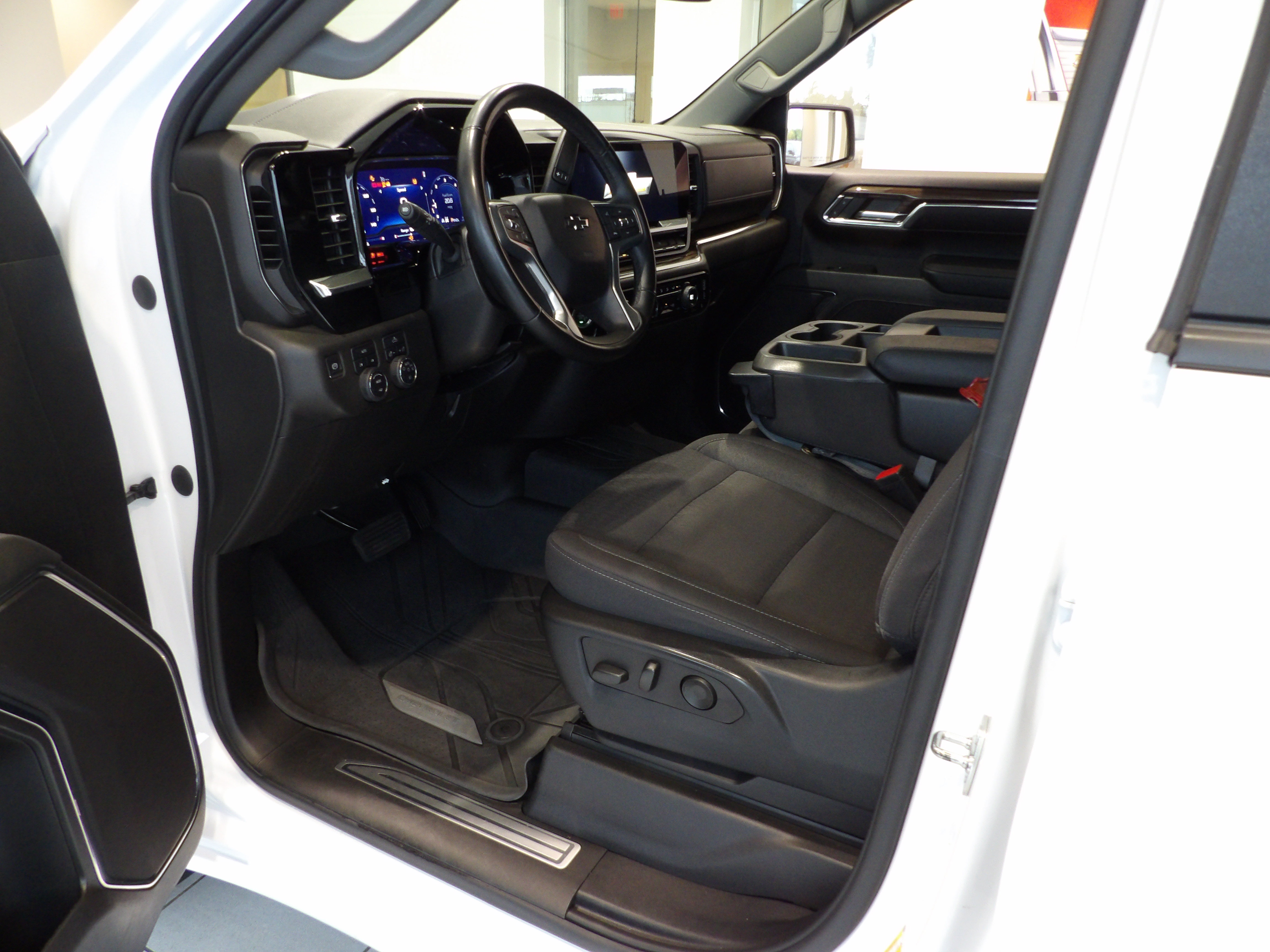 Used 2023 Chevrolet Silverado 1500 RST AWD/4WD image 8