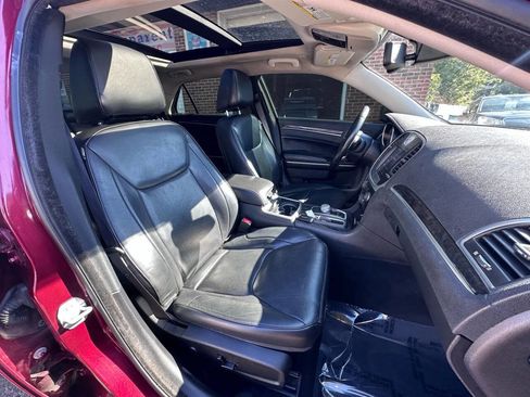Used 2019 Chrysler 300 Limited image 14