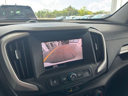 Used 2024 GMC Terrain SLE FWD image 25
