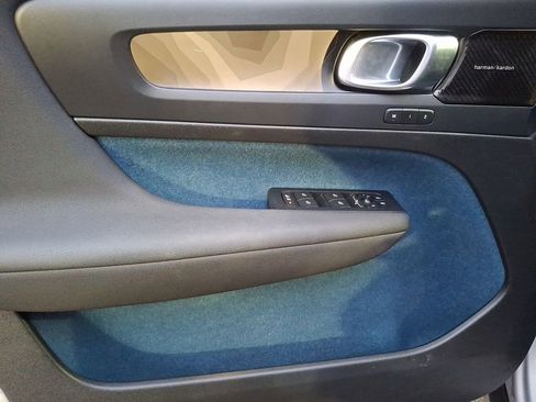 Used 2023 Volvo XC40 Recharge Ultimate image 9