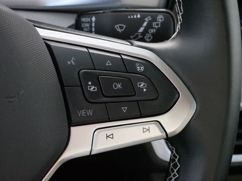 Used 2025 Volkswagen Taos SE image 25