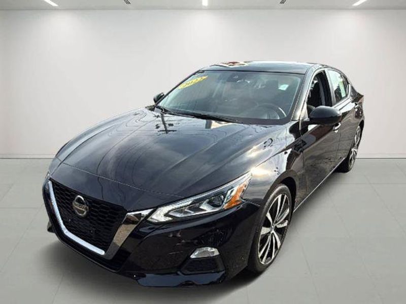 Certified 2022 Nissan Altima 2.5 SR image 1