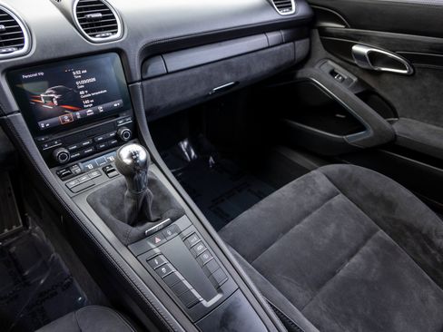 Certified 2018 Porsche 718 Cayman GTS image 39