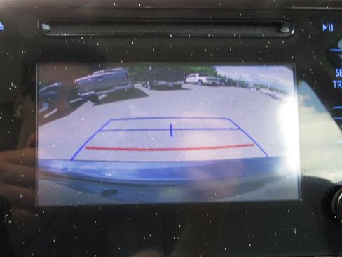 Used 2018 Toyota Corolla LE FWD image 24