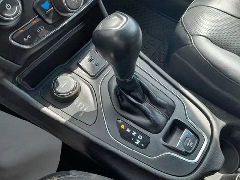 Used 2021 Jeep Cherokee Latitude Lux AWD/4WD image 27