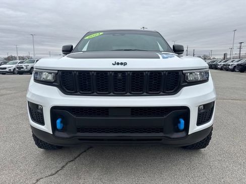 Used 2024 Jeep Grand Cherokee Trailhawk image 12