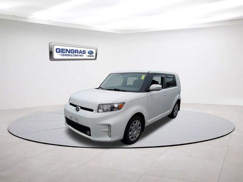 Used 2015 Scion xB Base image 3