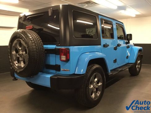 Used 2018 Jeep Wrangler Unlimited Sahara w/ Dual Top Group AWD/4WD image 10