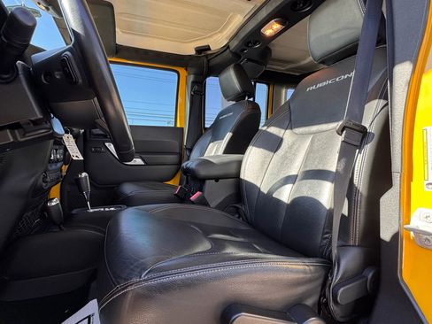 Used 2015 Jeep Wrangler Unlimited Rubicon w/ Connectivity Group image 10