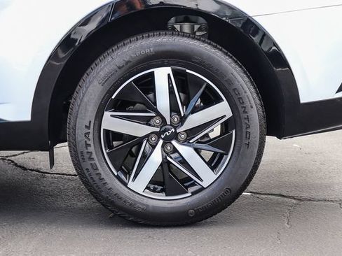 Certified 2023 Kia Sorento S w/ Panoramic Sunroof Package FWD image 13