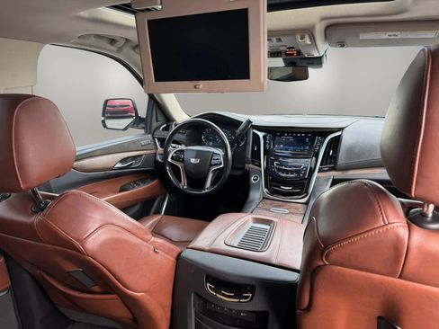 Used 2019 Cadillac Escalade ESV Premium Luxury RWD image 17