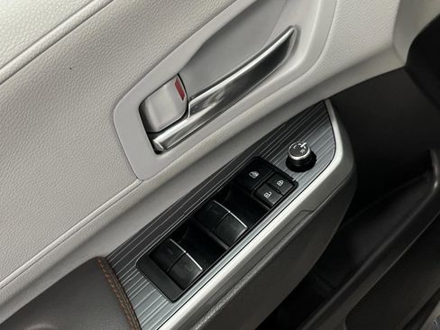 Used 2024 Toyota Sienna XSE image 29