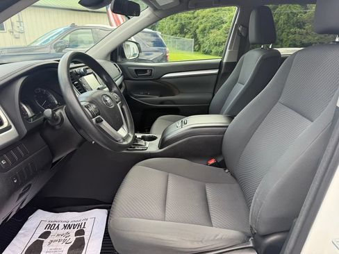 Used 2017 Toyota Highlander LE AWD/4WD image 10