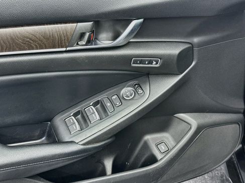 Used 2018 Honda Accord Touring image 15