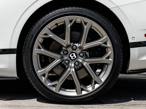 Used 2024 Bentley Continental GT V8 image 21