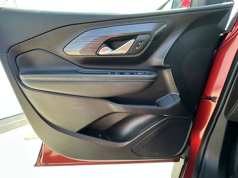 Used 2024 GMC Terrain SLE image 29