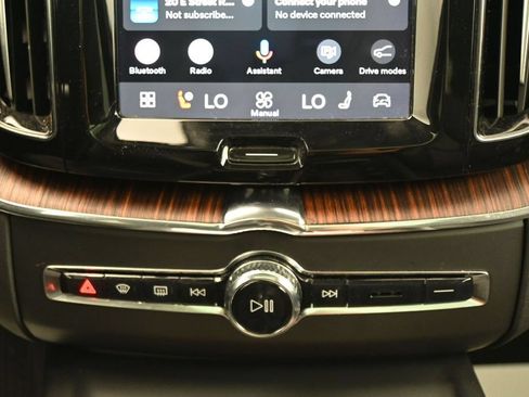 Used 2023 Volvo XC60 B5 Plus w/ Protection Package Premier AWD/4WD image 19