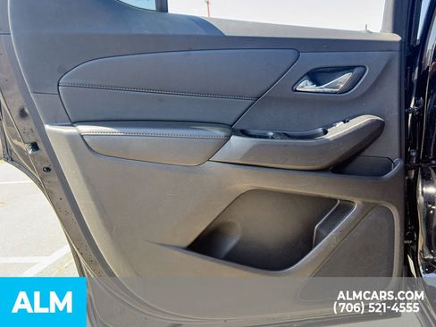 Used 2023 Chevrolet Traverse LT image 11