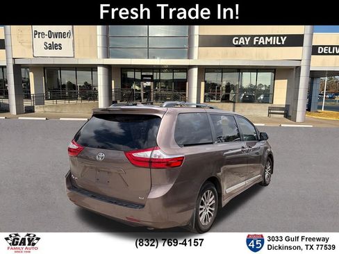 Used 2019 Toyota Sienna XLE Premium FWD image 9